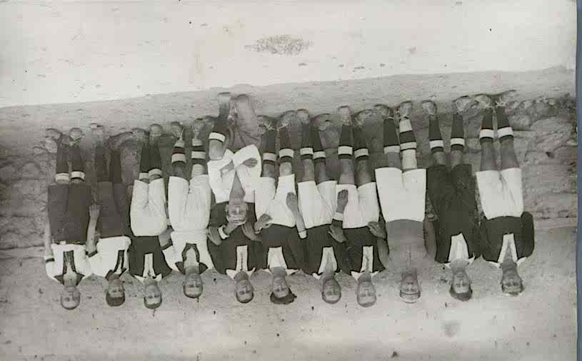 1928 — Saatçi vitrini yansımaları