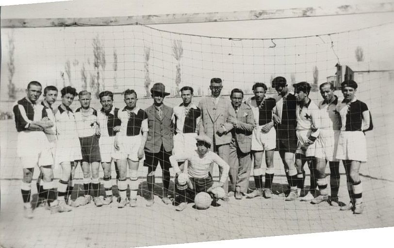 1931 — Nehirde kuğular ve ördekler